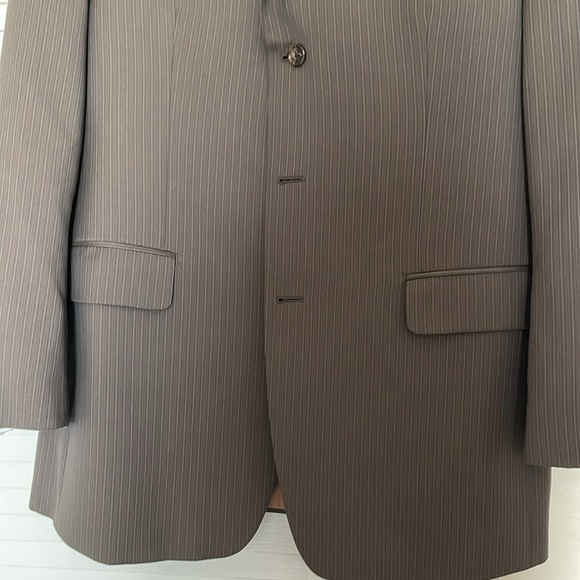 Michael Kors men’s pinstripe suit. Perfect condition. Worn less than five times. - Picture 4 of 12